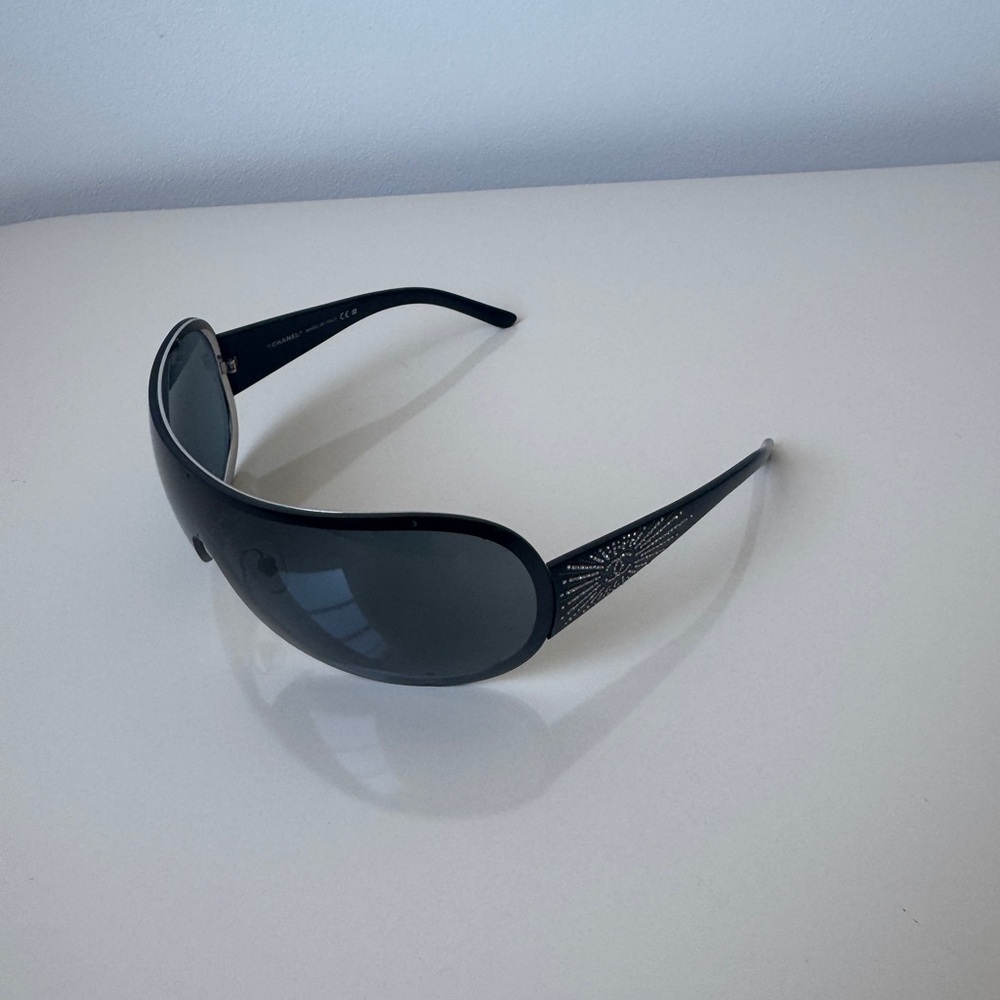Vintage Chanel sunglasses - Picture 11 of 15